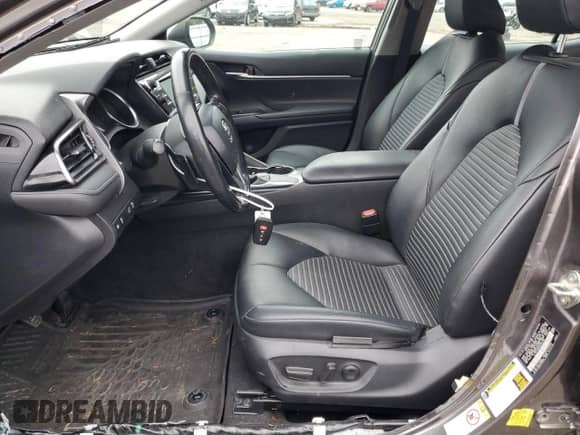 2019 Toyota Camry SE z VIN 4T1B11HK0KU207285, wystawiony jako Copart lot #82714065 z przebiegiem 57 939 mil mil oraz Szkoda całkowita • Salvage title. Historia ofert i sprzedaży dostępna na DreamBid. Obrazek 7.