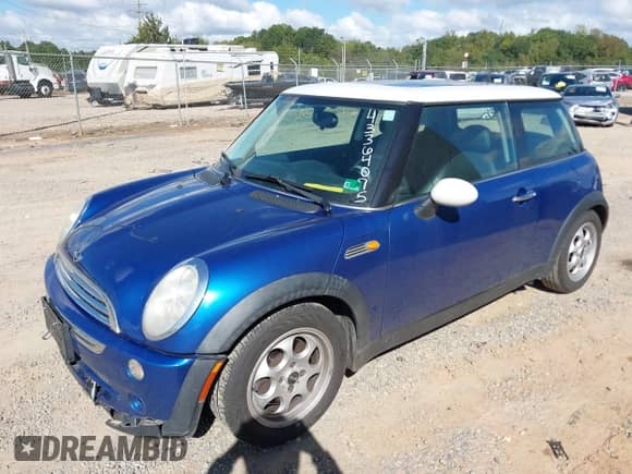 2005 MINI Hardtop с VIN WMWRC335X5TK61260, выставлен на аукционе IAAI как лот 43364075 с пробегом 64 999 миль миль и . История ставок и продаж доступна на DreamBid. Изображение 2.