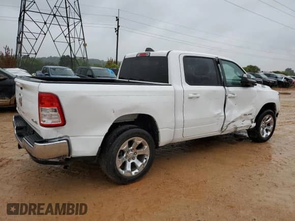 2022 Ram 1500 Big Horn z VIN 1C6RRFFG3NN461618, wystawiony jako Copart lot #62813325 z przebiegiem 22 648 mil mil oraz Szkoda całkowita • Salvage title. Historia ofert i sprzedaży dostępna na DreamBid. Obrazek 3.