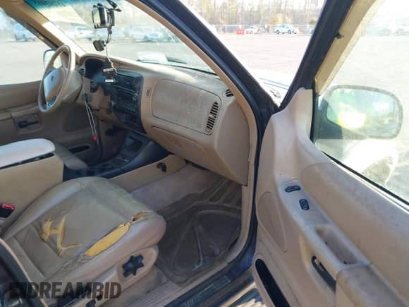 2000 Ford Explorer Eddie Bauer with VIN 1FMZU64EXYZC64768, listed as a IAAI auction lot 41787465 with 204,133 mi miles and . Bid and sale history available at DreamBid. Image 5.