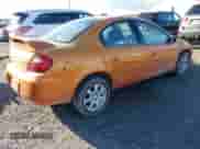 2005 Dodge Neon SXT z VIN 1B3ES56C75D264803, wystawiony jako IAAI lot #41688260 z przebiegiem 104 336 mil mil oraz . Historia ofert i sprzedaży dostępna na DreamBid. Obrazek 4.