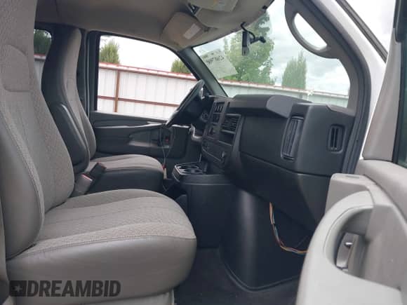 2014 Chevrolet Express Passenger LS with VIN 1GAWGPFG0E1172736, listed as a IAAI auction lot 42607900 with 71,199 mi miles and . Bid and sale history available at DreamBid. Image 5.