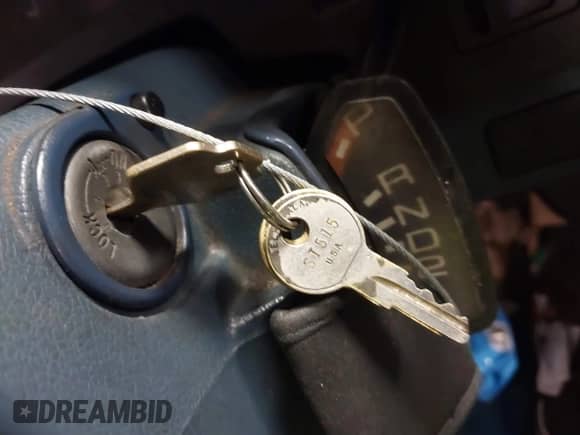 1993 Nissan Frontier z VIN 1N6SD11S7PC323101, wystawiony jako IAAI lot #41515027 z przebiegiem 178 818 mil mil oraz . Historia ofert i sprzedaży dostępna na DreamBid. Obrazek 11.