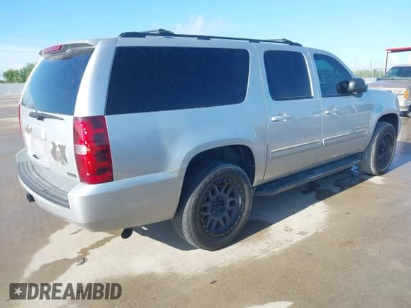 2011 Chevrolet Suburban LS с VIN 1GNSCHE06BR200541, выставлен на аукционе IAAI как лот 43000370 с пробегом 217 550 миль миль и . История ставок и продаж доступна на DreamBid. Изображение 4.