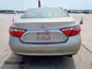 2015 Toyota Camry SE z VIN 4T1BF1FK4FU912116, wystawiony jako Copart lot #70576395 z przebiegiem 157 164 mil mil oraz Szkoda całkowita • Salvage title. Historia ofert i sprzedaży dostępna na DreamBid. Obrazek 6.