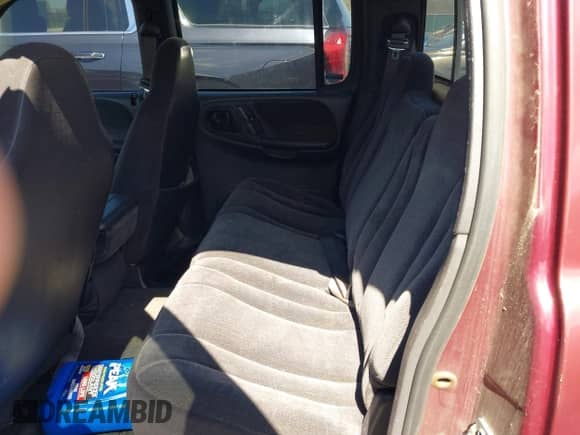 2000 Dodge Dakota Sport with VIN 1B7GL2AX7YS677544, listed as a IAAI auction lot 41965480 with 236,552 mi miles and . Bid and sale history available at DreamBid. Image 8.