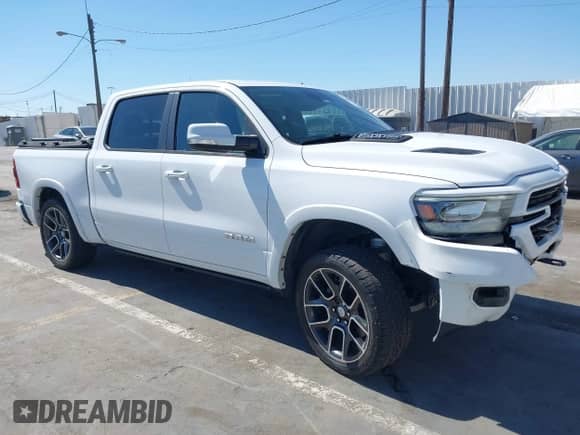 2020 Ram 1500 Laramie z VIN 1C6SRFJT3LN308871, wystawiony jako IAAI lot #42853239 z przebiegiem 45 620 mil mil oraz . Historia ofert i sprzedaży dostępna na DreamBid. Obrazek 1.