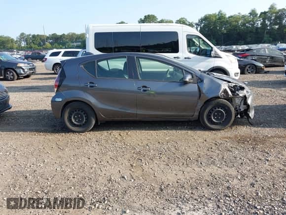 2015 Toyota Prius One z VIN JTDKDTB39F1096378, wystawiony jako IAAI lot #42947064 z przebiegiem 174 105 mil mil oraz . Historia ofert i sprzedaży dostępna na DreamBid. Obrazek 13.