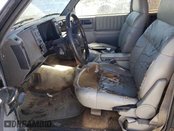 1992 Chevrolet Blazer LT with VIN 1GNCS13W1N2214947, listed as a Copart auction lot 86595585 with 158,852 mi miles and Clean title. Bid and sale history available at DreamBid. Image 7.