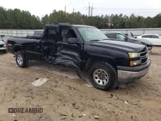 2006 Chevrolet Silverado 1500 LT1 z VIN 1GCEK19Z86E229092, wystawiony jako Copart lot #89637555 z przebiegiem 356 228 mil mil oraz Szkoda całkowita • Salvage title. Historia ofert i sprzedaży dostępna na DreamBid. Obrazek 4.
