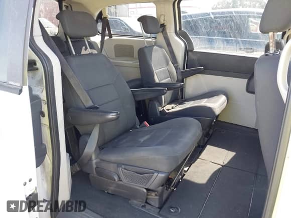 2010 Dodge Grand Caravan SE z VIN 2D4RN4DE5AR237793, wystawiony jako IAAI lot #42837195 z przebiegiem 267 873 mil mil oraz . Historia ofert i sprzedaży dostępna na DreamBid. Obrazek 8.