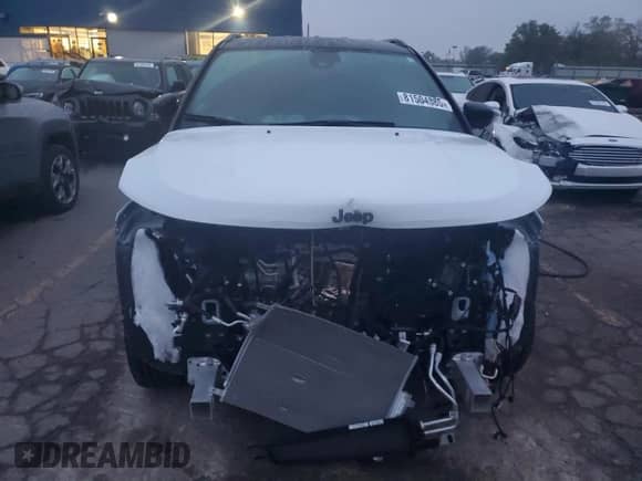 2024 Jeep Compass Latitude with VIN 3C4NJDBN3RT133628, listed as a Copart auction lot 81504385 with 8,745 mi miles and Non repairable. Bid and sale history available at DreamBid. Image 5.