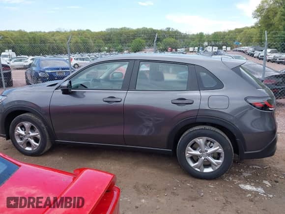 2025 Honda HR-V LX z VIN 3CZRZ2H39SM773258, wystawiony jako IAAI lot #42257067 z przebiegiem 3 815 mil mil oraz . Historia ofert i sprzedaży dostępna na DreamBid. Obrazek 14.