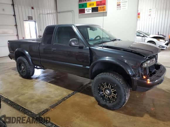 1998 Chevrolet S-10 LS with VIN 1GCCT19W7W8116291, listed as a Copart auction lot 68867615 with 129,205 mi miles and Salvage title. Bid and sale history available at DreamBid. Image 4.