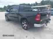 2019 Ram 1500 Laramie z VIN 1C6SRFJT9KN517692, wystawiony jako IAAI lot #43064215 z przebiegiem 134 626 mil mil oraz . Historia ofert i sprzedaży dostępna na DreamBid. Obrazek 3.