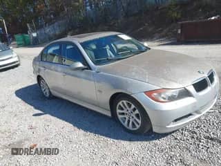 2007 BMW 3 Series 328xi z VIN WBAVC93557KX53074, wystawiony jako IAAI lot #43551106 z przebiegiem 115 636 mil mil oraz . Historia ofert i sprzedaży dostępna na DreamBid. Obrazek 1.