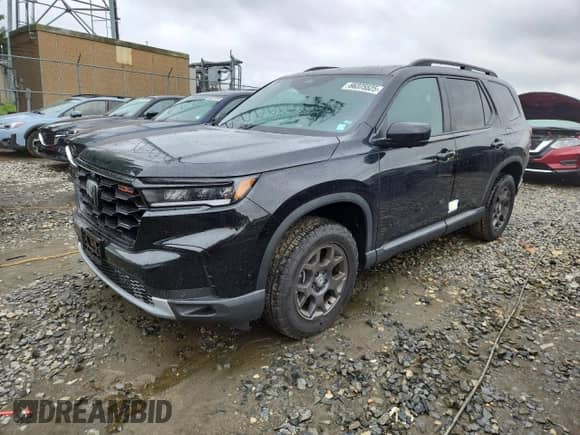 2025 Honda Pilot TrailSport with VIN 5FNYG1H62SB075946, listed as a Copart auction lot 66375525 with 4,720 mi miles and Salvage title. Bid and sale history available at DreamBid. Image 1.