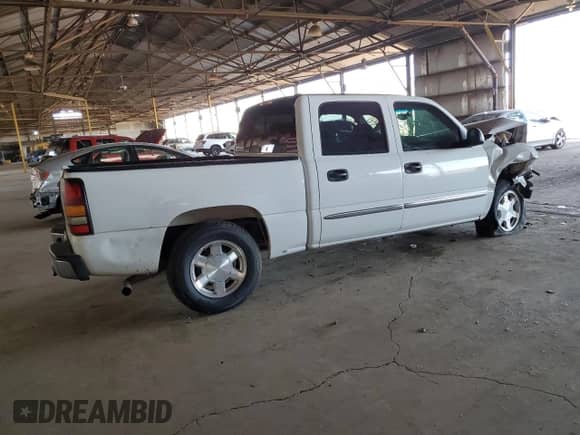 2005 GMC Sierra 1500 SLT z VIN 2GTEC13T951337142, wystawiony jako Copart lot #52823625 z przebiegiem 245 568 mil mil oraz Szkoda całkowita • Salvage title. Historia ofert i sprzedaży dostępna na DreamBid. Obrazek 3.