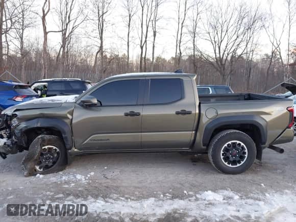 2024 Toyota Tacoma SR5 with VIN 3TMLB5JN9RM046175, listed as a IAAI auction lot 41006597 with 6,139 mi miles and . Bid and sale history available at DreamBid. Image 14.