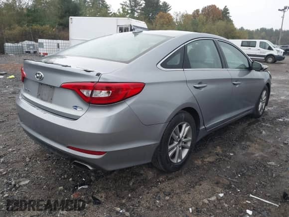 2015 Hyundai Sonata SE with VIN 5NPE24AFXFH164748, listed as a IAAI auction lot 43392570 with 141,807 mi miles and . Bid and sale history available at DreamBid. Image 4.