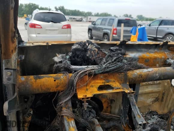 2022 Chevrolet Silverado 1500 High Country с VIN 1GCUDJED2NZ620696, выставлен на аукционе Copart как лот 59561515 с пробегом Не указан миль и На запчасти • Non repairable. История ставок и продаж доступна на DreamBid. Изображение 9.