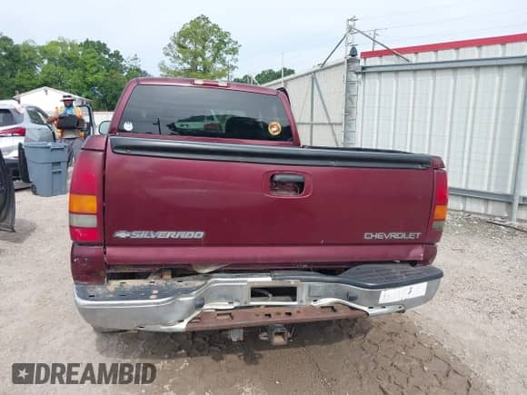 2002 Chevrolet Silverado 1500 LS with VIN 2GCEC19T221106229, listed as a IAAI auction lot 42352463 with 324,514 mi miles and . Bid and sale history available at DreamBid. Image 16.