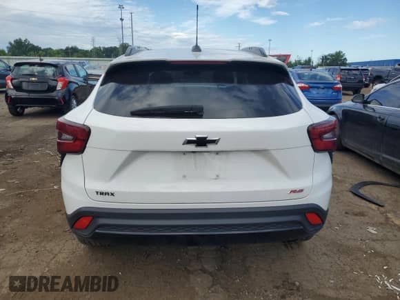 2024 Chevrolet Trax 2RS с VIN KL77LJE23RC154863, выставлен на аукционе Copart как лот 62772595 с пробегом 28 258 миль миль и Списание • Salvage title. История ставок и продаж доступна на DreamBid. Изображение 6.