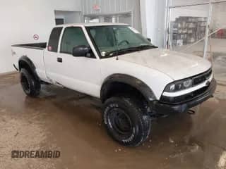 1998 Chevrolet S-10 LS with VIN 1GCCT19W2W8180691, listed as a IAAI auction lot 41722319 with 249,903 mi miles and . Bid and sale history available at DreamBid. Image 1.