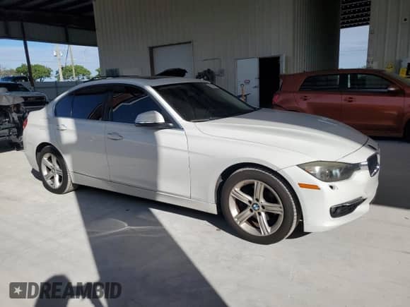 2015 BMW 3 Series 328i z VIN WBA3A5G5XFNP34338, wystawiony jako Copart lot #82522135 z przebiegiem 138 362 mil mil oraz Czysty tytuł • Clean title. Historia ofert i sprzedaży dostępna na DreamBid. Obrazek 4.