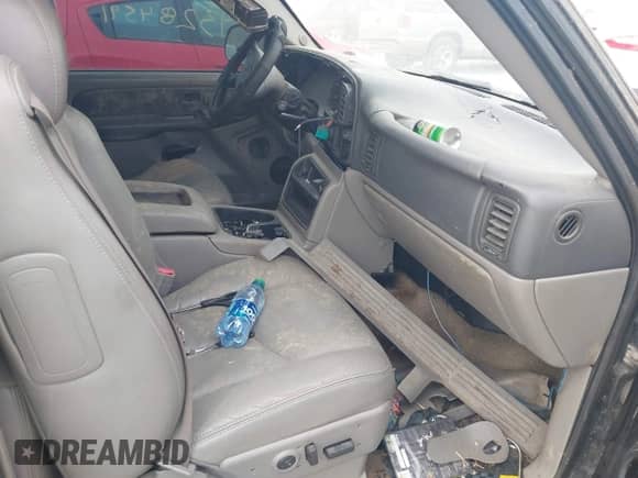 2003 Chevrolet Tahoe Z71 с VIN 1GNEK13Z63R200940, выставлен на аукционе IAAI как лот 43284591 с пробегом Не указан миль и . История ставок и продаж доступна на DreamBid. Изображение 5.