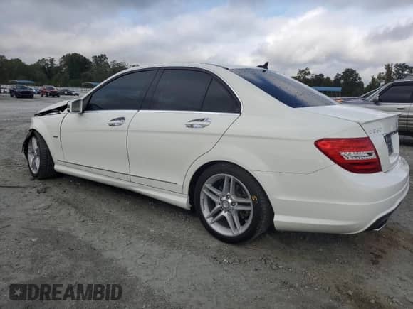 2012 Mercedes-Benz C 350 Sport с VIN WDDGF5HB5CA671894, выставлен на аукционе Copart как лот 84428055 с пробегом 61 412 миль миль и Списание • Salvage title. История ставок и продаж доступна на DreamBid. Изображение 2.