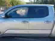 2024 Toyota Tacoma SR5 z VIN 3TYKB5FN4RT002335, wystawiony jako IAAI lot #43519965 z przebiegiem 45 897 mil mil oraz . Historia ofert i sprzedaży dostępna na DreamBid. Obrazek 14.