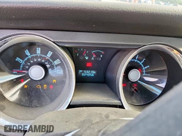 2010 Ford Mustang V6 z VIN 1ZVBP8AN5A5180414, wystawiony jako Copart lot #81702005 z przebiegiem 82 405 mil mil oraz Szkoda całkowita • Salvage title. Historia ofert i sprzedaży dostępna na DreamBid. Obrazek 9.