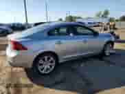 2013 Volvo S60 T6 R-Design Platinum с VIN YV1902FH4D2177249, выставлен на аукционе Copart как лот 71166385 с пробегом 149 002 миль миль и Чистый • Clean title. История ставок и продаж доступна на DreamBid. Изображение 3.