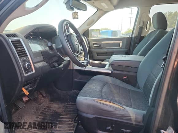 2018 Ram 1500 Big Horn z VIN 1C6RR7TT8JS207678, wystawiony jako Copart lot #68326515 z przebiegiem 147 071 mil mil oraz Szkoda całkowita • Salvage title. Historia ofert i sprzedaży dostępna na DreamBid. Obrazek 7.