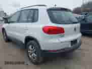 2017 Volkswagen Tiguan S с VIN WVGAV7AX4HK011010, выставлен на аукционе IAAI как лот 41082700 с пробегом 95 661 миль миль и . История ставок и продаж доступна на DreamBid. Изображение 3.