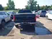 2000 GMC Sierra 1500 SLE z VIN 1GTEK19T5YE243255, wystawiony jako IAAI lot #42870917 z przebiegiem 258 489 mil mil oraz . Historia ofert i sprzedaży dostępna na DreamBid. Obrazek 16.