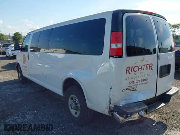 2015 Chevrolet Express Passenger LT with VIN 1GAZG1FG9F1203428, listed as a IAAI auction lot 43134659 with 181,087 mi miles and . Bid and sale history available at DreamBid. Image 3.