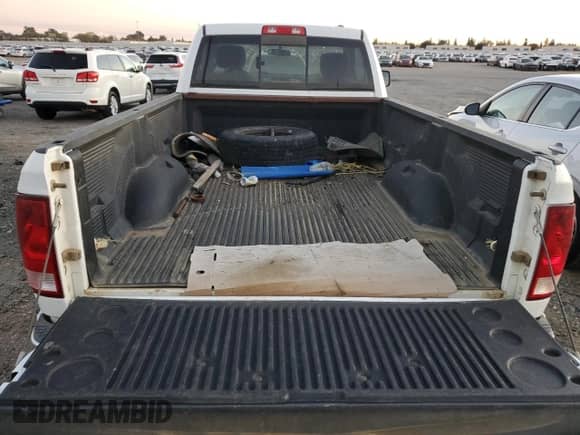 2011 Ram 1500 ST z VIN 3D7JB1EP6BG518516, wystawiony jako Copart lot #79081864 z przebiegiem 114 392 mil mil oraz Czysty tytuł • Clean title. Historia ofert i sprzedaży dostępna na DreamBid. Obrazek 10.