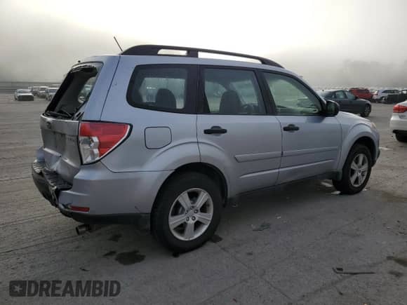 2013 Subaru Forester X z VIN JF2SHABC0DH413379, wystawiony jako Copart lot #81877155 z przebiegiem 165 562 mil mil oraz Szkoda całkowita • Salvage title. Historia ofert i sprzedaży dostępna na DreamBid. Obrazek 3.