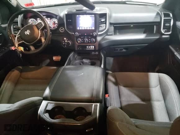 2020 Ram 1500 Big Horn z VIN 1C6RRFBG4LN351261, wystawiony jako Copart lot #49561995 z przebiegiem 86 666 mil mil oraz Szkoda całkowita • Salvage title. Historia ofert i sprzedaży dostępna na DreamBid. Obrazek 8.