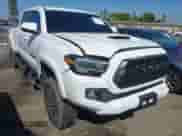 2023 Toyota Tacoma SR5 z VIN 3TMDZ5BNXPM168359, wystawiony jako IAAI lot #43461501 z przebiegiem 27 695 mil mil oraz . Historia ofert i sprzedaży dostępna na DreamBid. Obrazek 1.