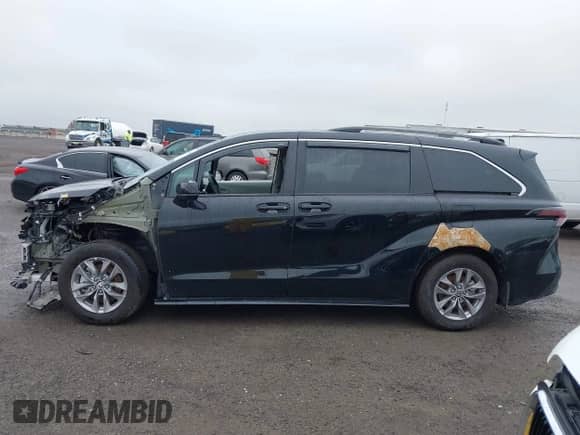 2024 Toyota Sienna LE with VIN 5TDBSKFC2RS142957, listed as a IAAI auction lot 42382592 with 7,407 mi miles and . Bid and sale history available at DreamBid. Image 14.