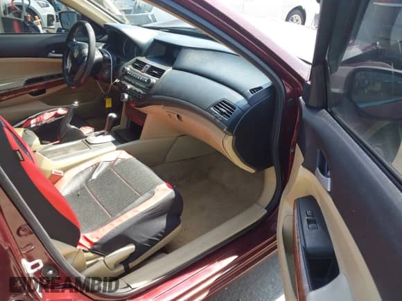 2011 Honda Accord EX z VIN 1HGCP2F70BA132750, wystawiony jako IAAI lot #43344001 z przebiegiem 162 511 mil mil oraz . Historia ofert i sprzedaży dostępna na DreamBid. Obrazek 5.