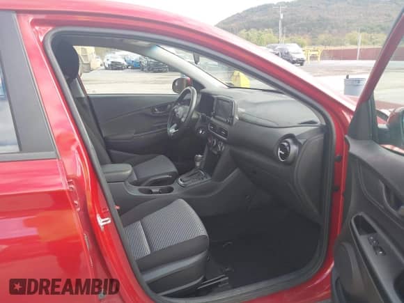 2021 Hyundai Kona SE с VIN KM8K1CAA0MU744674, выставлен на аукционе IAAI как лот 43438957 с пробегом 110 477 миль миль и . История ставок и продаж доступна на DreamBid. Изображение 5.
