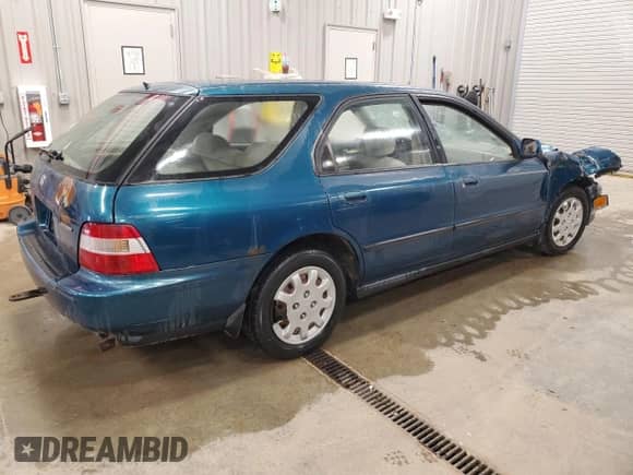 1994 Honda Accord LX с VIN 1HGCE1821RA004495, выставлен на аукционе Copart как лот 64223535 с пробегом Не указан миль и Чистый • Clean title. История ставок и продаж доступна на DreamBid. Изображение 3.