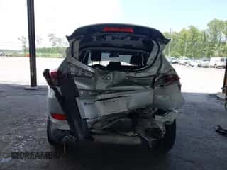 2018 Hyundai Tucson SEL Plus z VIN KM8J33A49JU762277, wystawiony jako IAAI lot #42601893 z przebiegiem 99 881 mil mil oraz . Historia ofert i sprzedaży dostępna na DreamBid. Obrazek 6.