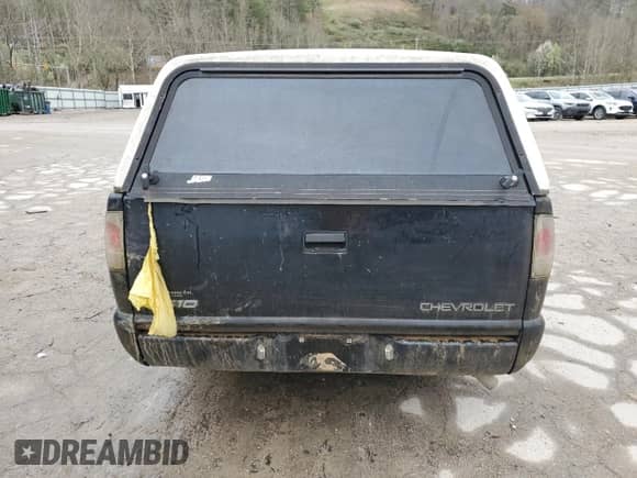 1999 Chevrolet S-10 LS z VIN 1GCCS1448XK237831, wystawiony jako Copart lot #48644845 z przebiegiem Nie podano mil oraz Szkoda całkowita • Salvage title. Historia ofert i sprzedaży dostępna na DreamBid. Obrazek 10.