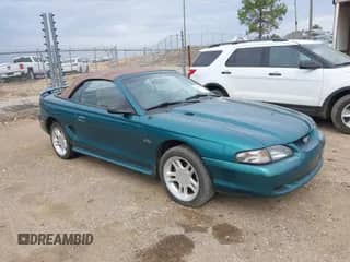 1996 Ford Mustang GT z VIN 1FALP45X7TF129303, wystawiony jako IAAI lot #41698238 z przebiegiem 130 181 mil mil oraz . Historia ofert i sprzedaży dostępna na DreamBid. Obrazek 1.