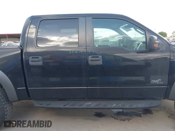 2013 Ford F-150 SVT Raptor z VIN 1FTFW1R62DFD23345, wystawiony jako IAAI lot #42727878 z przebiegiem 225 249 mil mil oraz . Historia ofert i sprzedaży dostępna na DreamBid. Obrazek 14.